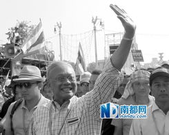 泰国数千人在曼谷示威要求总理辞职